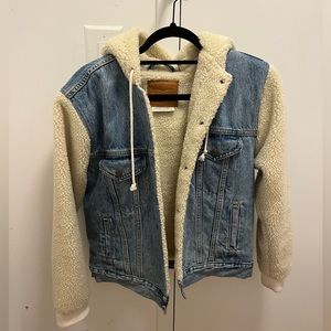 Levi’s sherpa sleeve hooded jean jacket! Perfect condition! No flaws!